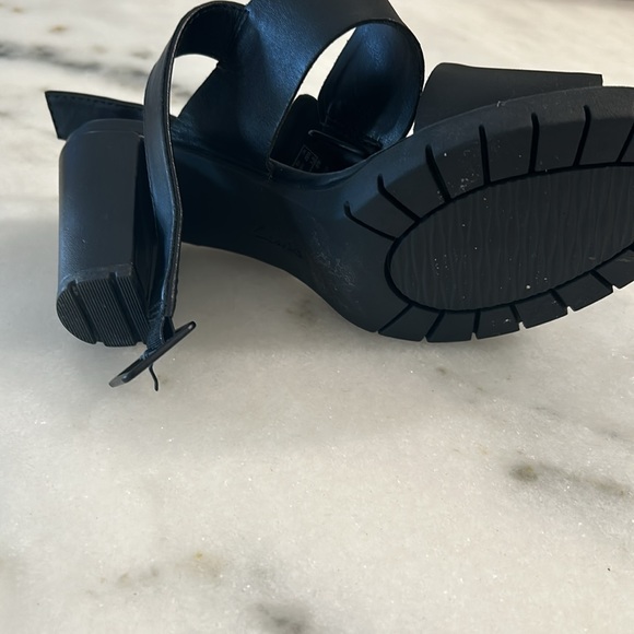 Clark’s sandals - Picture 2 of 5